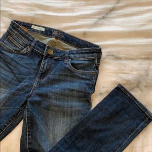 DARK WASH STRAIGHT JEANS